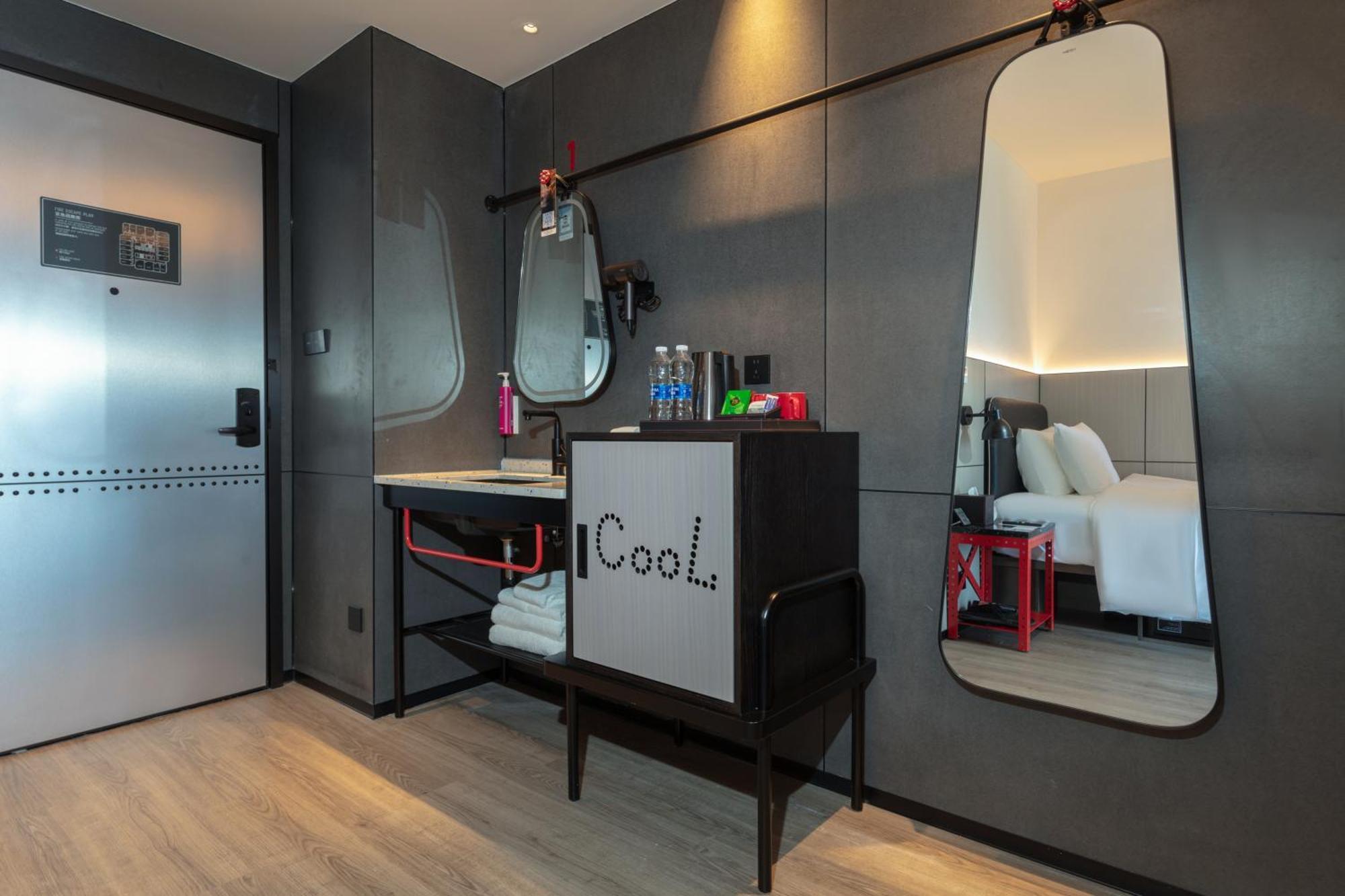 Moxy Chongqing Hotel Екстериор снимка