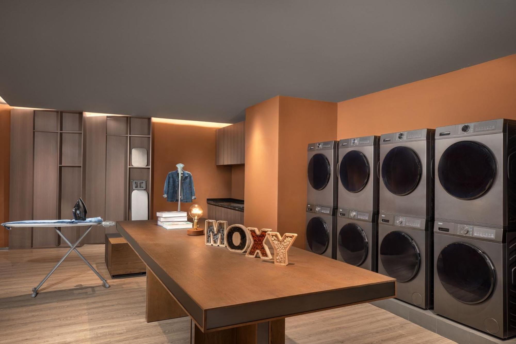 Moxy Chongqing Hotel Екстериор снимка